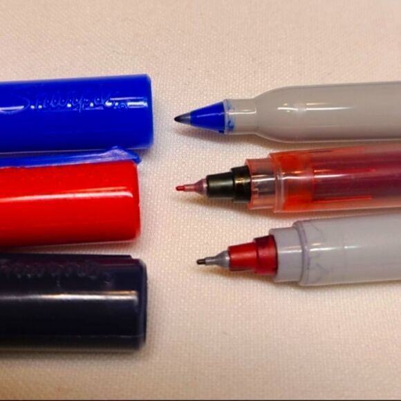 30 new Sharpie Permanent Markers Red, Black, Blue - Picture 2 of 2